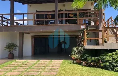 Bela casa localizada no bairro ferraz, ao lado do centro de garopaba!