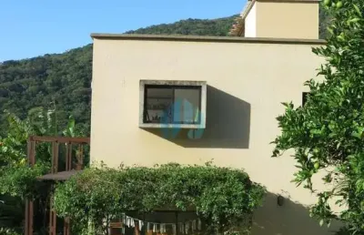 Belo imóvel residencial e comercial, no bairro siriú, aprox. 500 m da praia, em garopaba!