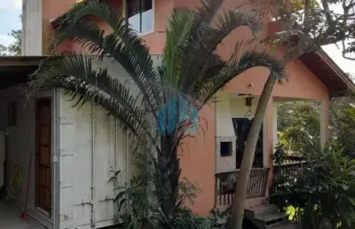 Casa próxima à lagoa de ibiraquera e ao centrinho do rosa, bairro ibiraquera, em imbituba.
