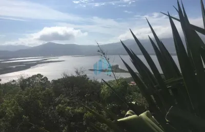 Terreno com linda vista localizado no bairro ferrugem, em garopaba!