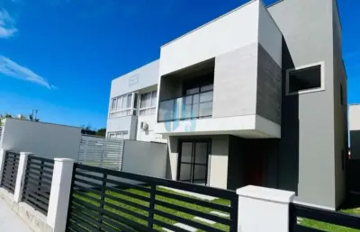 Bela casa localizada no bairro ferraz, em garopaba!