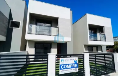 Bela casa localizada no bairro ferraz, em garopaba!