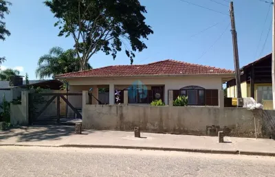 Casa de frente p/ lagoa, bairro ibiraquera, a 4,5 km da praia do rosa!