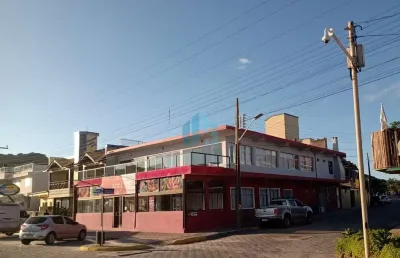 Prédio comercial de frente para a praia central de garopaba!