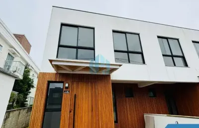 Lindo sobrado com ótimo padrão de acabamento, residencial due colline, ambrósio | garopaba - sc