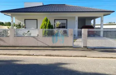 Casa a poucos minutos do centro, ambrósio | garopaba - sc