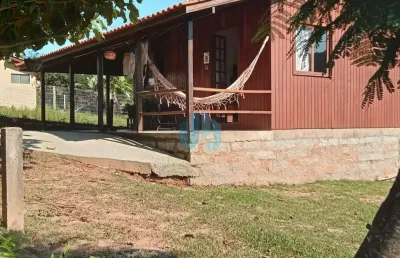Casa localizada próxima ao centro da cidade, ambrósio | garopaba - sc