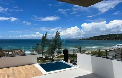 Imóvel de alto padrão com linda vista p/ mar, localizadas no loteamento morrinhos, em garopaba!
