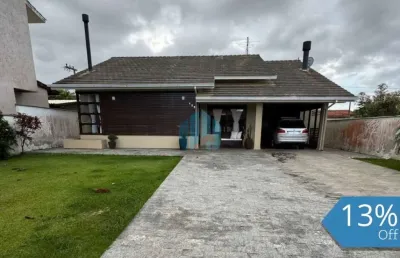 Bela casa térrea com amplo quintal, a poucos minutos do centro da cidade, areias de palhocinha | garopaba - sc