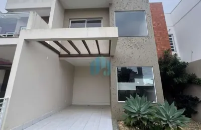 Linda casa a 2 km do centro e praia central, próxima de todo comércio, ferraz | garopaba - sc