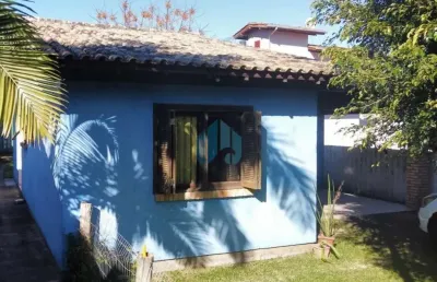 Duas casas em amplo terreno, no coração da cidade, a uma quadra de todo comércio e 1,5 km da praia central, centro | garopaba - sc