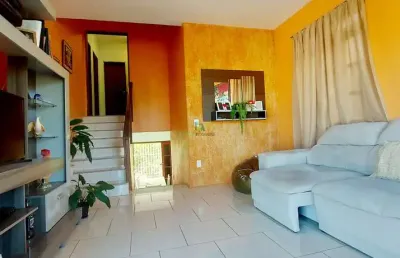 Casa para venda na serraria em são josé, com 03 quartos sendo 01 suite com varanda.