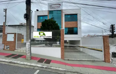 Sala ampla em barreiros de 70 m² com estacionamento