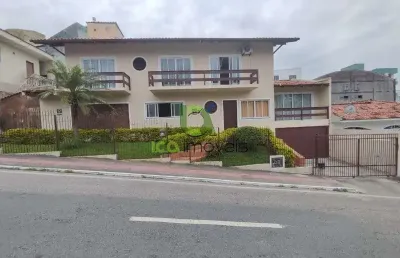 Casa de três quartos com uma suíte na avenida atlântica são josé.