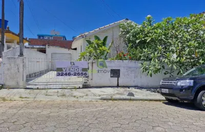 Terreno  com casa de madeira e edícula em barreiros são josé sc