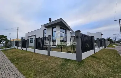 Casa nova nunca habitada com 3 quartos no centro de imbé