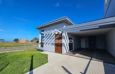 Casa nova a 100 metros da beira mar no jardim do eden