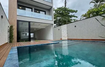Triplex frente ao mar praia de leste 3 suítes 180 m² 2 vagas garagem para venda.