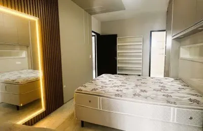 Triplex semi-mobiliado 3 suítes com 201,00 m² área construída para venda.