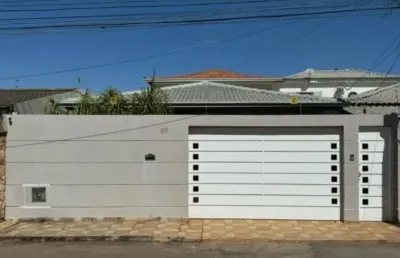 !! mariá imóveis vende linda casa na quadra 27 do setor leste do gama !!