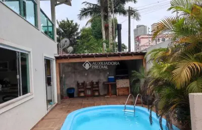 Casa com 3 quartos à venda na rua coqueiros, 670, tabuleiro (monte alegre), camboriú, 300 m2 por r$ 1.900.000