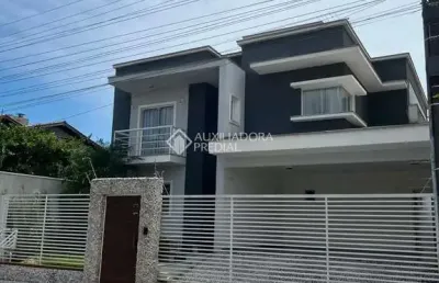 Casa com 3 quartos à venda na professor andrônico pereira, 313, centro, camboriú, 243 m2 por r$ 2.000.000