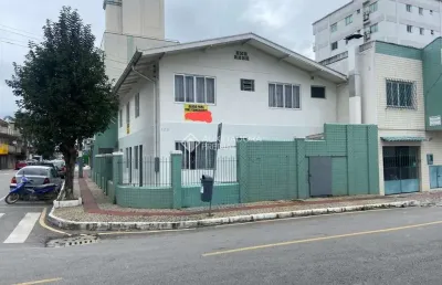 Casa com 12 quartos à venda na espanha, 105, nações, balneário camboriú, 328 m2 por r$ 2.980.000