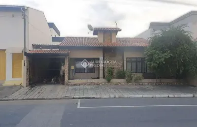 Casa com 3 quartos à venda na rua 1542, 1111, centro, balneário camboriú, 135 m2 por r$ 1.550.000