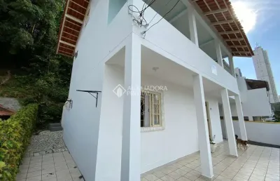Casa com 4 quartos à venda na rua venezuela, 110, nações, balneário camboriú, 200 m2 por r$ 1.400.000
