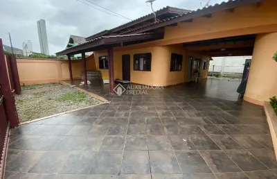 Casa com 3 quartos à venda na manoel campos bicudo, 83, nova esperança, balneário camboriú, 197 m2 por r$ 1.590.000