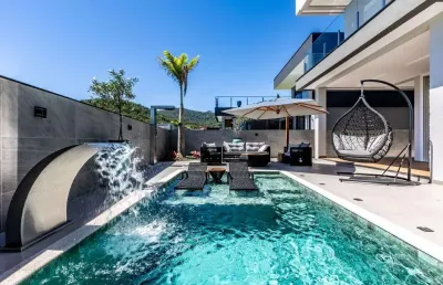Casa em condomínio fechado com 5 quartos à venda na rua ivo josé rebello, 610, santa regina, camboriú, 430 m2 por r$ 4.300.000