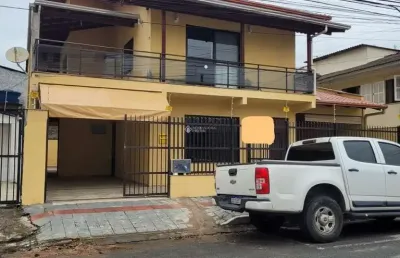 Casa com 3 quartos à venda na rua noruega, 189, nações, balneário camboriú, 120 m2 por r$ 1.220.000