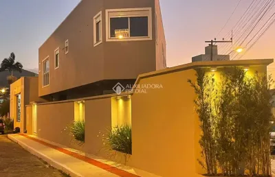 Casa com 3 quartos à venda na 5 de abril, 375, centro, camboriú, 225 m2 por r$ 2.200.000