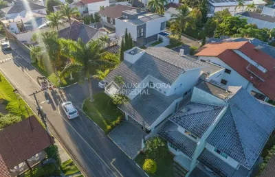 Casa em condomínio fechado com 4 quartos à venda na avenida das arapongas, 455, ariribá, balneário camboriú, 325 m2 por r$ 4.200.000