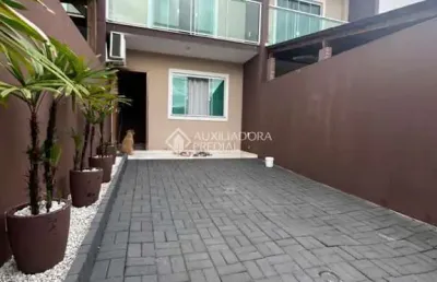 Casa com 3 quartos à venda na rua luanda, 2, santa regina, camboriú, 90 m2 por r$ 550.000