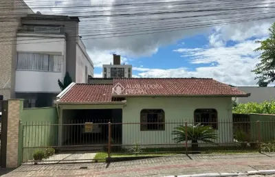Casa com 3 quartos à venda na rua figueira, 350, tabuleiro (monte alegre), camboriú, 190 m2 por r$ 2.100.000