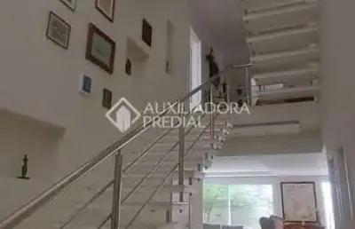 Casa com 4 quartos à venda na rua cruz e sousa, 184, praia dos amores, balneário camboriú, 336 m2 por r$ 5.500.000