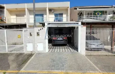Casa com 2 quartos à venda na cabul, 384, santa regina, camboriú, 80 m2 por r$ 480.000