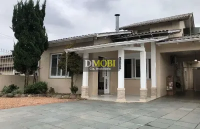 Sobrado com 4 dormitórios, 248 m² - com 03 suítes e piscina!