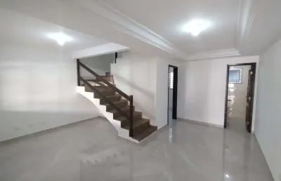 Sobrado em condominio fechado, com 3 quartos, sendo uma suite a venda no bairro alto, proximo ao terminal