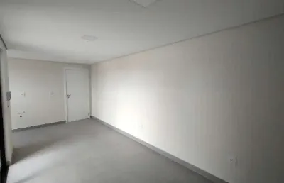 Apartamento com 2 quartos, sendo uma suite, sacada com churrasqueira e vaga de garagem coberta a venda no cruzeiro, sao jose dos pinhais/pr