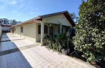 Excelente casa residencial/comercial com amplo espaco, area gourmet, garagem coberta e localizacao privilegiada a venda em sao jose dos pinhais