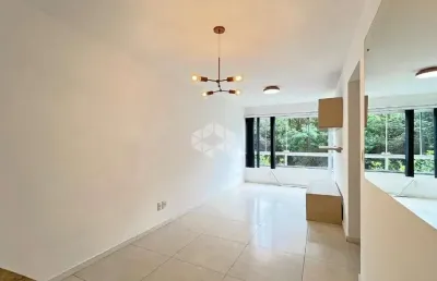Apartamento 2 dormitórios andar alto, elevador, vista livre, vaga coberta, no bairro cristal