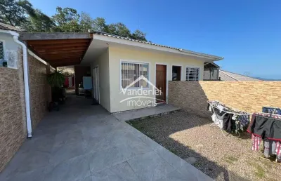 Casa geminada com 02 quartos com garagem coberta no bairro bela vista em palhoça - sc