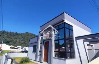 Casa no  com 03 quartos, sendo 01 suíte no bairro vale verde em palhoça - sc