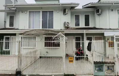 Sobrado com 02 quartos, sendo 01 suíte no bairro centro em palhoça - sc