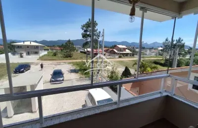 Apartamento superior mobiliado de 03 quartos sendo 01 suíte a poucos metros da praia da pinheira em palhoça - sc