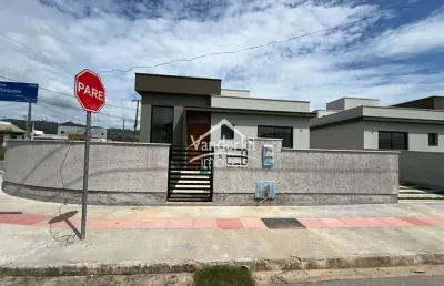 Casa de esquina no lot vale verde com 02 quartos, sendo 01 suite no bairro bela vista em palhoça - sc