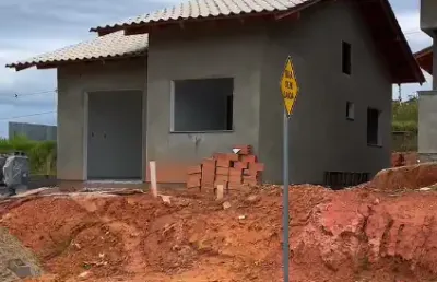 Vendo casa com 02 quartos, bairro arapongas - indaial