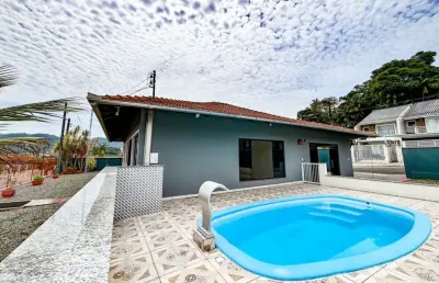 Vendo linda casa com piscina, 04 quartos - bairro itoupava central